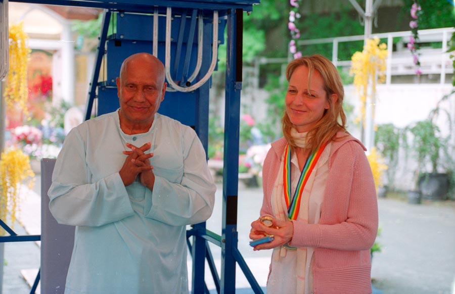 Helen Hunt with Sri Chinmoy